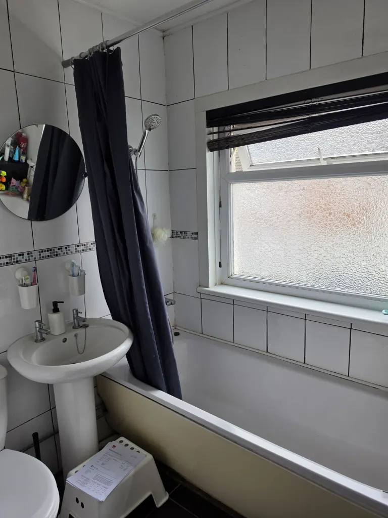 Marble-effect bathroom renovation – Bathrooms